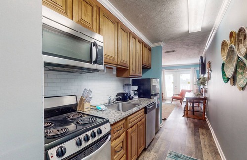 El Centro Beach House | Waterfront Townhome w/Shared Pool, Central AC, Free WiFi - Snowbird-Friendly