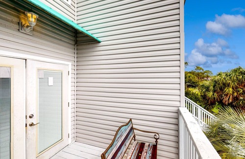 El Centro Beach House | Waterfront Townhome w/Shared Pool, Central AC, Free WiFi - Snowbird-Friendly