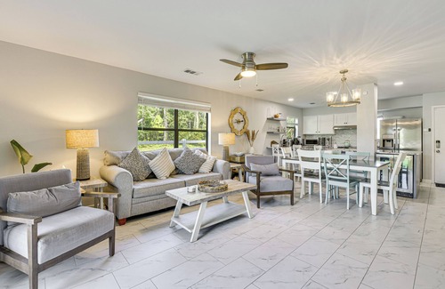 Mary Esther House | Waterfront Townhome ~ 10 Mi to Navarre Beach!