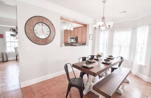 Mount Holly House | Waterfront Townhome by the Marina with Jacuzzi