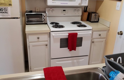 Portsmouth House | Waterfront Townhouse, close to shipyard, hospitals, colleges, beach and shopping