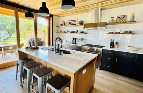 Wapato Point House | Waterfront Wapato Point Townhome w/Resort Access