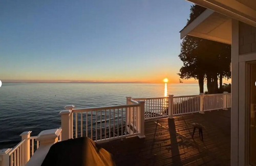 Roberts Creek Apartment | Waterfront Whale Watching Suite! Cozy & Private (Sleeps 4)!