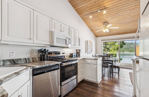 Whitefish Condo | Waterfront Whitefish Lake Condo 3 bed, 2 bath