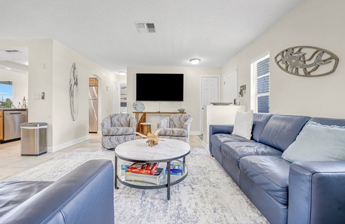 Spring Hill House | WATERFRONT WITH DIRECT GULF ACCESS – GOLF CART with stay, KAYAKS, BIKES & MORE!