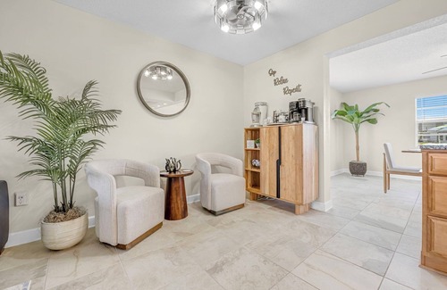 Spring Hill House | WATERFRONT WITH DIRECT GULF ACCESS – GOLF CART with stay, KAYAKS, BIKES & MORE!