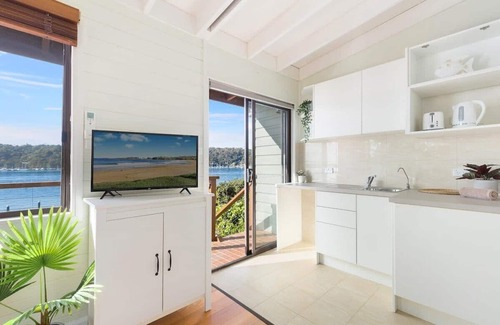 Scotland Island House | Waters Edge|Peaceful Scotland Island Retreat