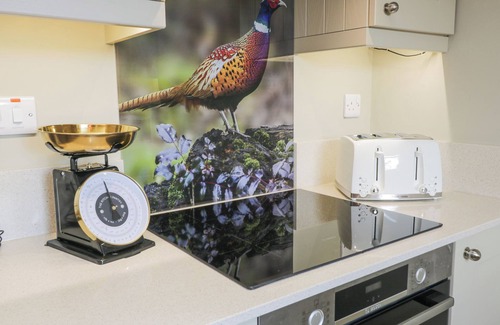 Lockerbie Cottage | WATERSIDE LODGE, pet friendly, country holiday cottage in Annan