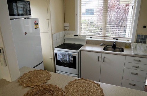 Raglan Cottage | Wave and point break cottage
