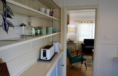 Raglan Cottage | Wave and point break cottage
