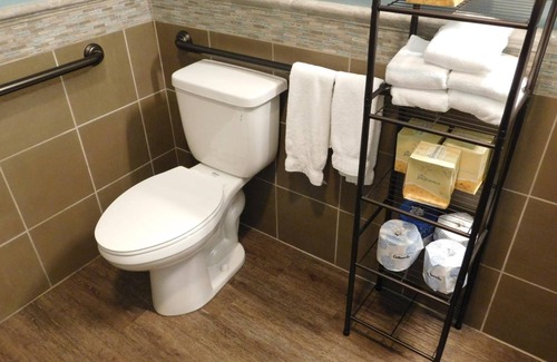 Lighthouse District Hotel | Wave Street Inn