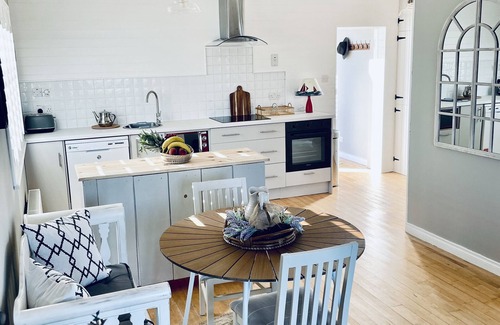 Garryvoe House | Wavecrest Holiday Cottage