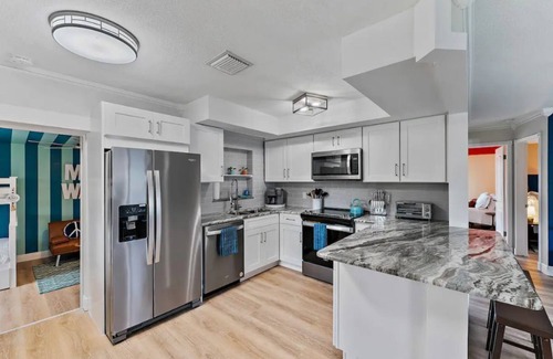 Jensen Beach House | Waveland House in Jensen Beach: minutes to beaches, parks, marina and downtown