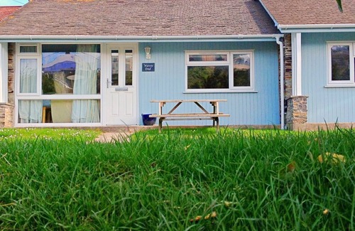 Polzeath Cottage | Waves End - Luxury beach cottage only 100 meters from the beach