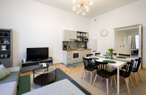 City Centre Apartment | WAWELOVE spacious 3 bedroom apt 1 min to Main Sqare!