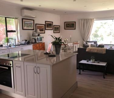 Greater Johannesburg Metropolitan Area Apartment | Waybury Cottage - a cozy home from home !