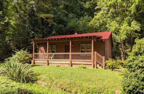 Waynesville Cabin | Waynesville Cabin - Close to Downtown & Smokies!