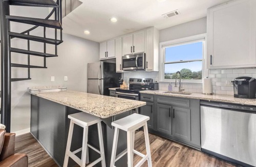 Auburn Apartment | WDE 2 Bedroom Condo - Walk to the big game!