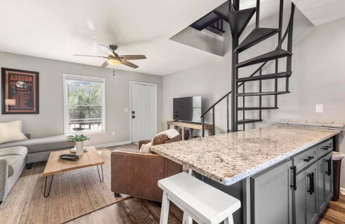 Auburn Apartment | WDE 2 Bedroom Condo - Walk to the big game!