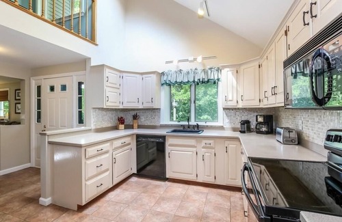 North Falmouth House | We are back! Exceptional home 3min to bike path,beach,restaurants. Private pool