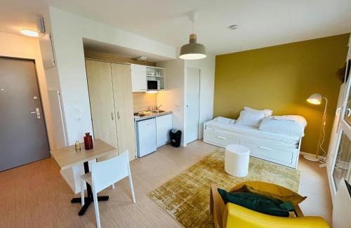 Barbatre Apartment | We Live In R - Suite 302