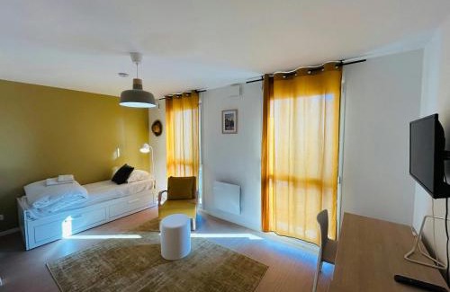 Barbatre Apartment | We Live In R - Suite 302