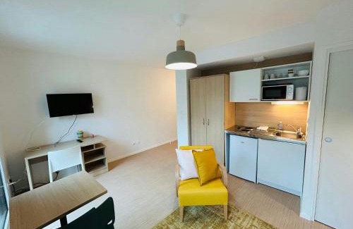 Barbatre Apartment | We Live In R - Suite 302