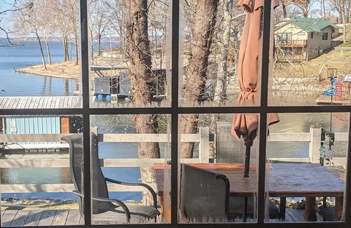 Eucha Cottage | WE'RE RIGHT ON THE LAKE WHERE THE FUN AWAITS -AS ALWAYS NO CLEANING FEES