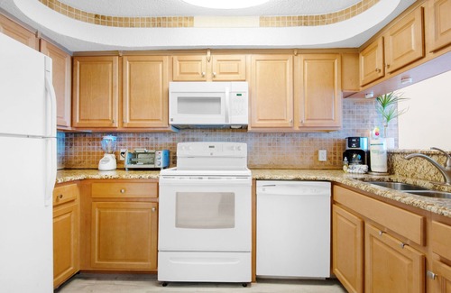 Crescent Beach Condo | We❤️Snowbirds-Gulf FRONT-Beachside Pool-Billiards Room-2BR Mariner East 505