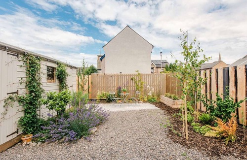 Inverness City Centre House | Weavers Cottage, Inverness