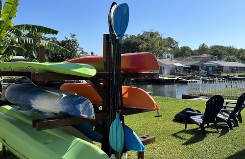 Weeki Wachee Gardens House | Weeki Wachee River Escape Waterfront Home w/Kayaks