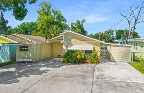 Weeki Wachee Gardens House | Weeki Wachee River Escape Waterfront Home w/Kayaks