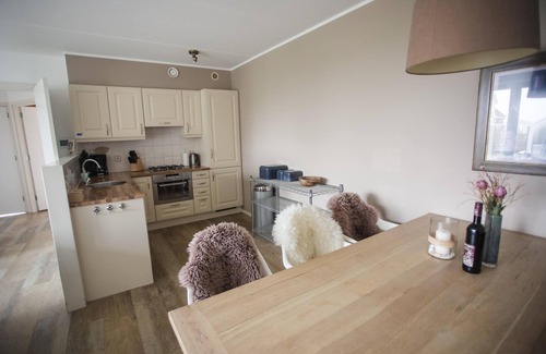 Ameland Apartment | Weidevilla 14 8 beds, 1 cot, 1 saunas and 2 bathrooms