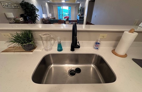 Bluff City Condo | Welcome Friends to our Spacious BMS/Mtn View 2bd/2ba Condo with pool/HT@ Bristol