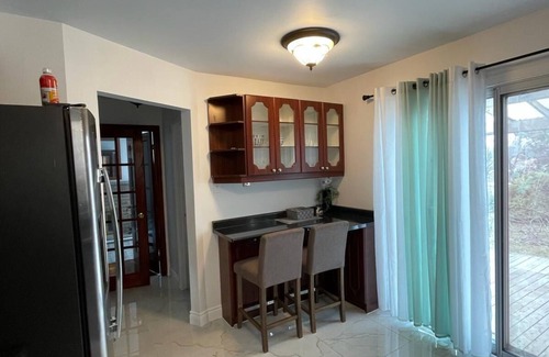 Brampton House | Welcome Home! A Beautiful, Comfy Space for Family, Co-workers, Friends Awaits.
