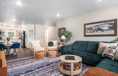 Madison House | Welcome Hunters! Dog Friendly Home - 3 TVs - Private Fenced Yard