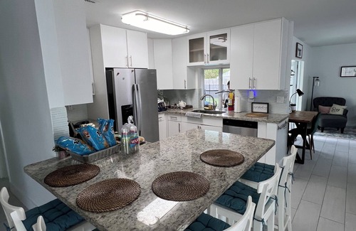 Sunset House | Welcome to a beautiful and tranquil oasis nestled in the heart of sunny Miami.