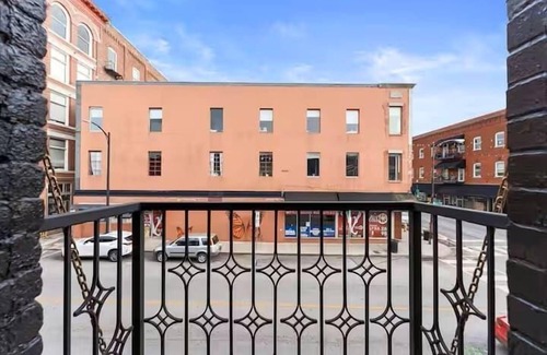 Springfield Apartment | Welcome to Black Palace-C! A beautiful downtown loft with easy access to everyth
