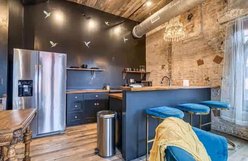 Downtown Springfield Apartment | Welcome to Black Palace-B! A beautiful downtown loft with easy access to everyth