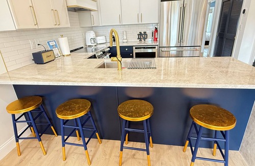 Northeast South Bend Condo | Welcome to Golden Dome Retreat! Less than 3/4 mile from campus -Luxury condo!