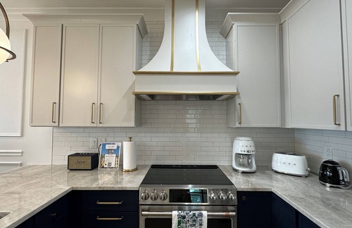 Northeast South Bend Condo | Welcome to Golden Dome Retreat! Less than 3/4 mile from campus -Luxury condo!