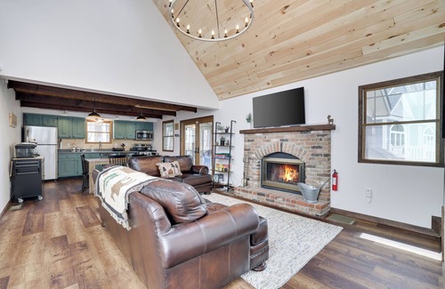 Lake Ariel Ski Chalet | Welcome to House in the Trees in The Hideout!