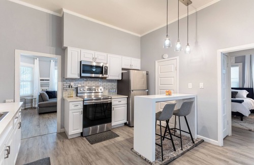 Downtown Sacramento House | Welcome to Mansion Flats Majestic - Sacramento Convention Center accommodation