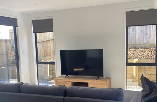 Poike House | Welcome to Oioi Holiday Home
