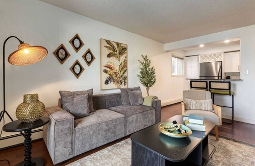 Sunnyside Apartment | Welcome to our Urban Nest in Sunnyside