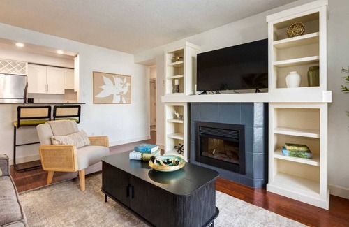 Sunnyside Apartment | Welcome to our Urban Nest in Sunnyside