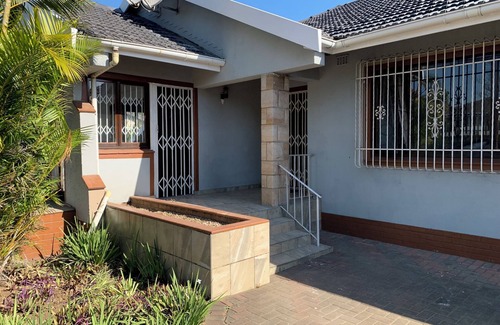 South Durban House | Welcome to Palm Haven on Sarnia, your urban retreat in the heart of Bellair.