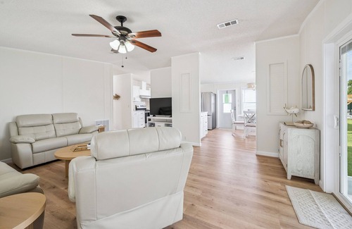 Welaka House | Welcome to paradise at Paradise Cove!