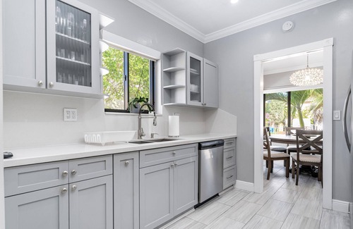 The Roads House | Welcome to Paradise POOL Home in Brickell 5 min to the beach.