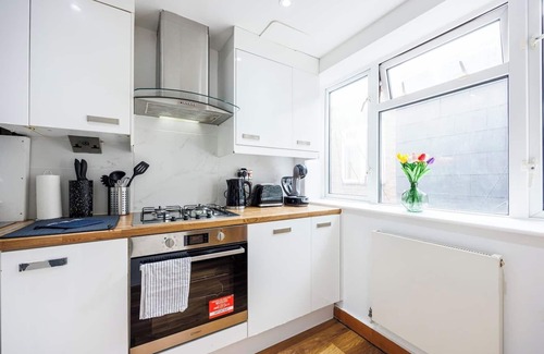 West Kensington Apartment | Welcome to Plotseeker’s 2 Bedroom Charming & Magnificent Flat